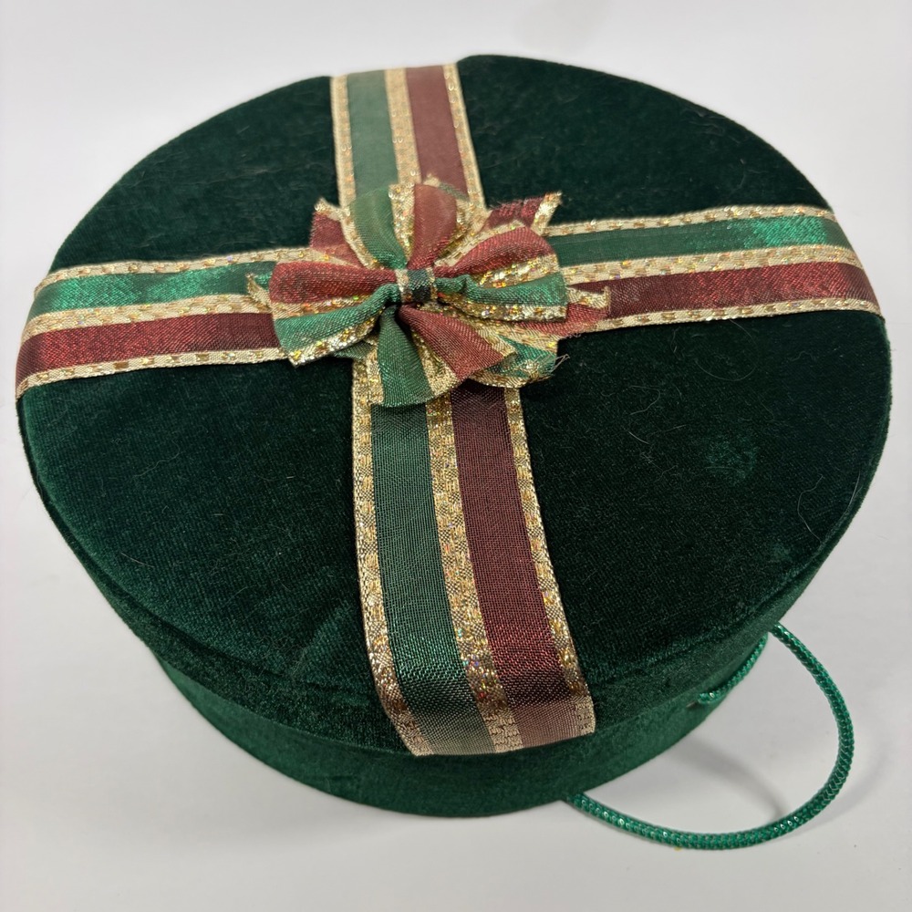 Lindy Bowman 2003 Christmas Box Green Velvet Round 9" Gift Packaging Ribbon Bow